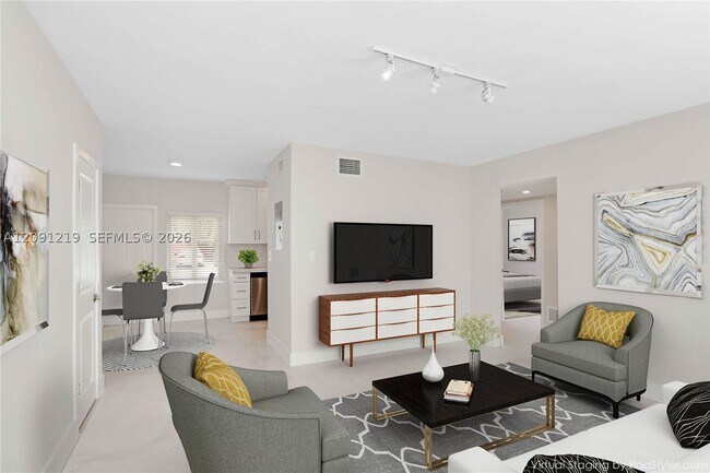 Building Photo - 930 SW 24th Ct