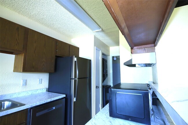 Building Photo - 2750 Holly Hall St