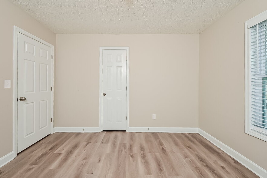 Building Photo - 5815 Mistyview Dr