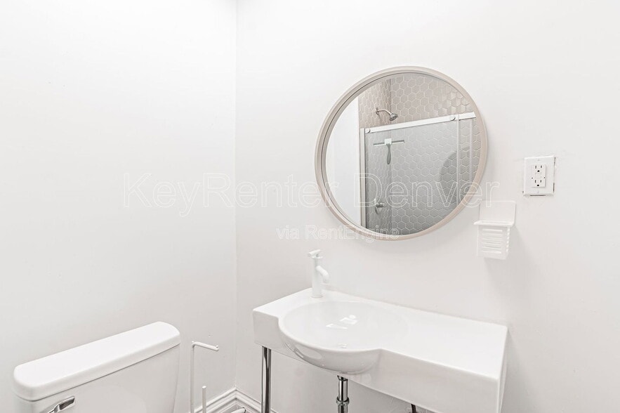 Building Photo - 227 S Logan St