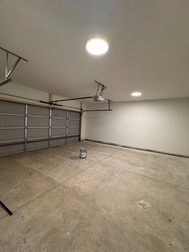 Building Photo - Spacious 5-Bedroom Greenville Home with 3.5 Baths, 2-Car Garage & Walkout Basement
