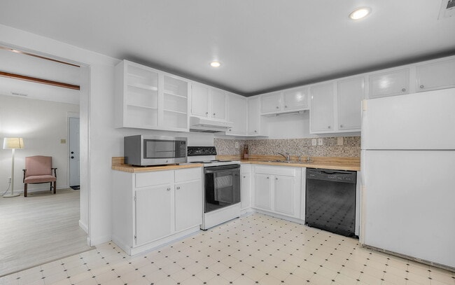 Building Photo - 1025 Dool Ct