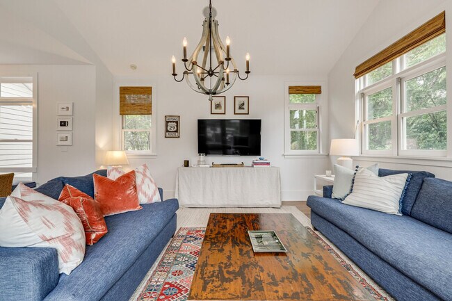 Building Photo - 6256 Dry Creek Rd