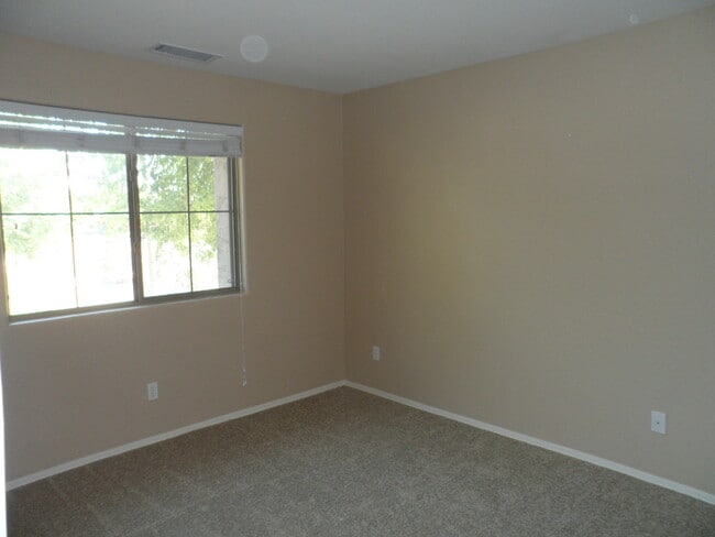 Building Photo - Beautiful 3bd/2ba Home in Gated Community