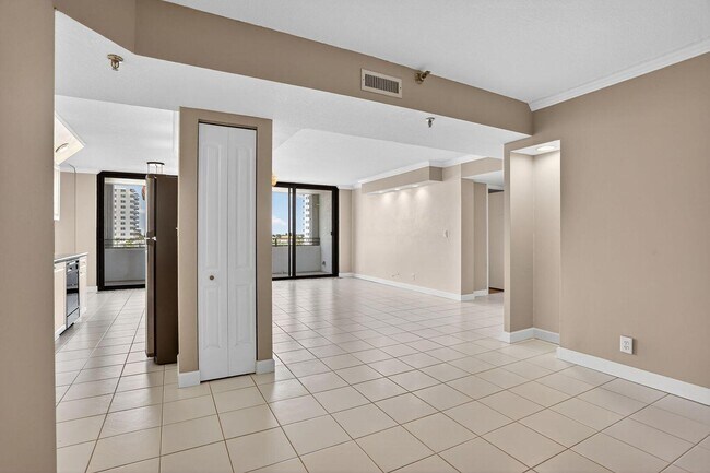 Building Photo - 1500 N Ocean Blvd