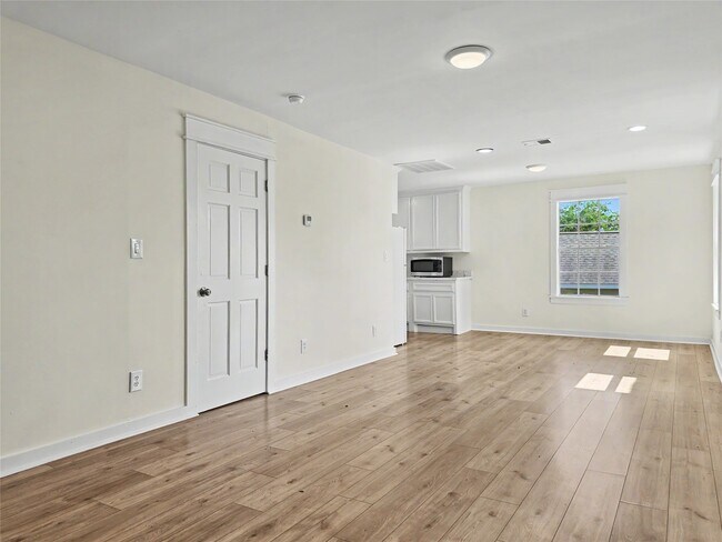 Building Photo - 603 Archer St