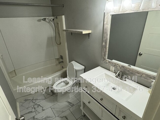 Building Photo - 300 Lozes Ave
