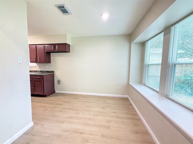 Building Photo - 4251 Rosegate Dr
