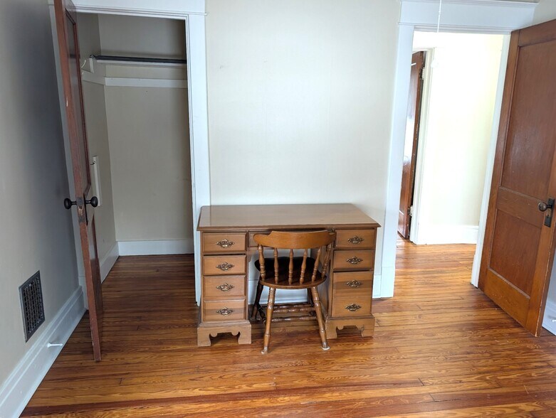 Building Photo - 81 Church St