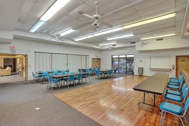 Building Photo - 4550 NW 18th Ave