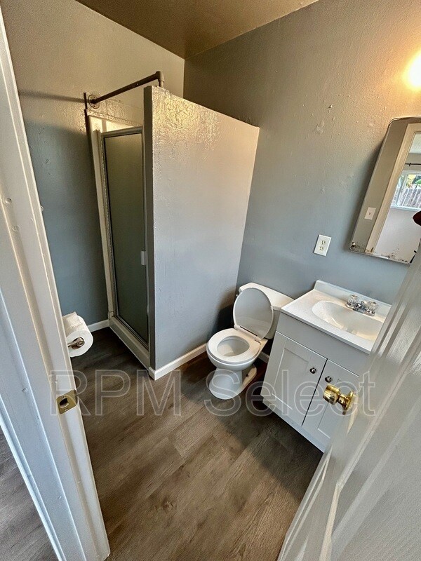 Building Photo - 164 Rounds St