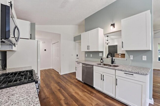 Building Photo - 2558 Candlewood Way