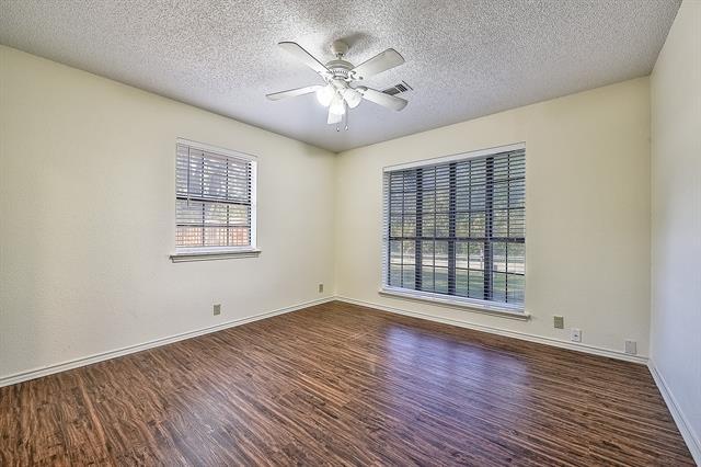 Building Photo - 720 Lakeshore Dr