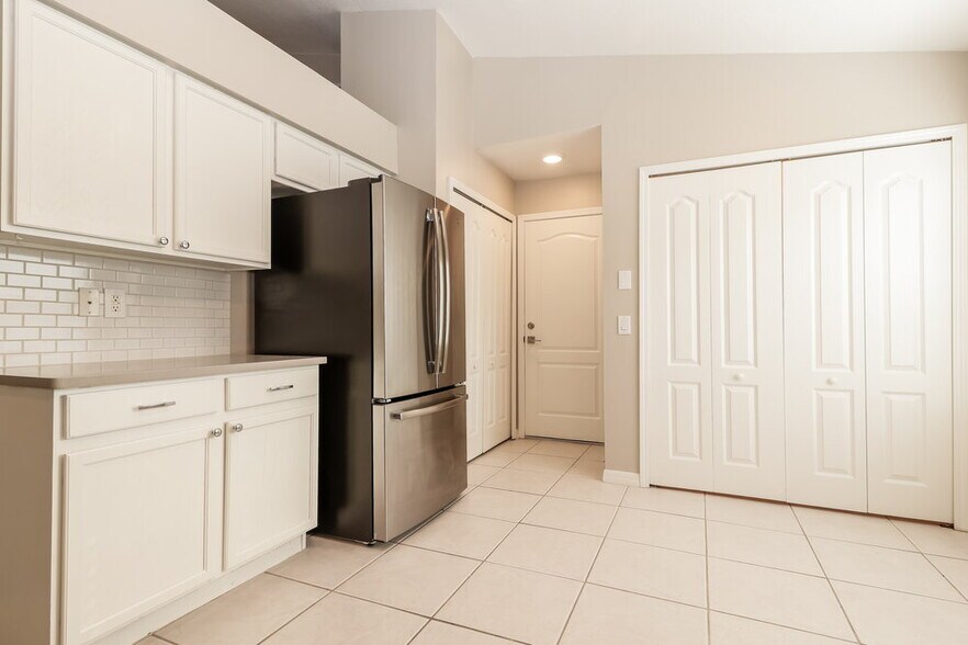 Building Photo - 4819 Glenburne Dr