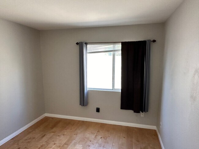 Building Photo - Single Story, Three Car Garage, Three Bedr...