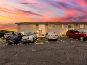 Building Photo - 211 Smt Rdg Dr