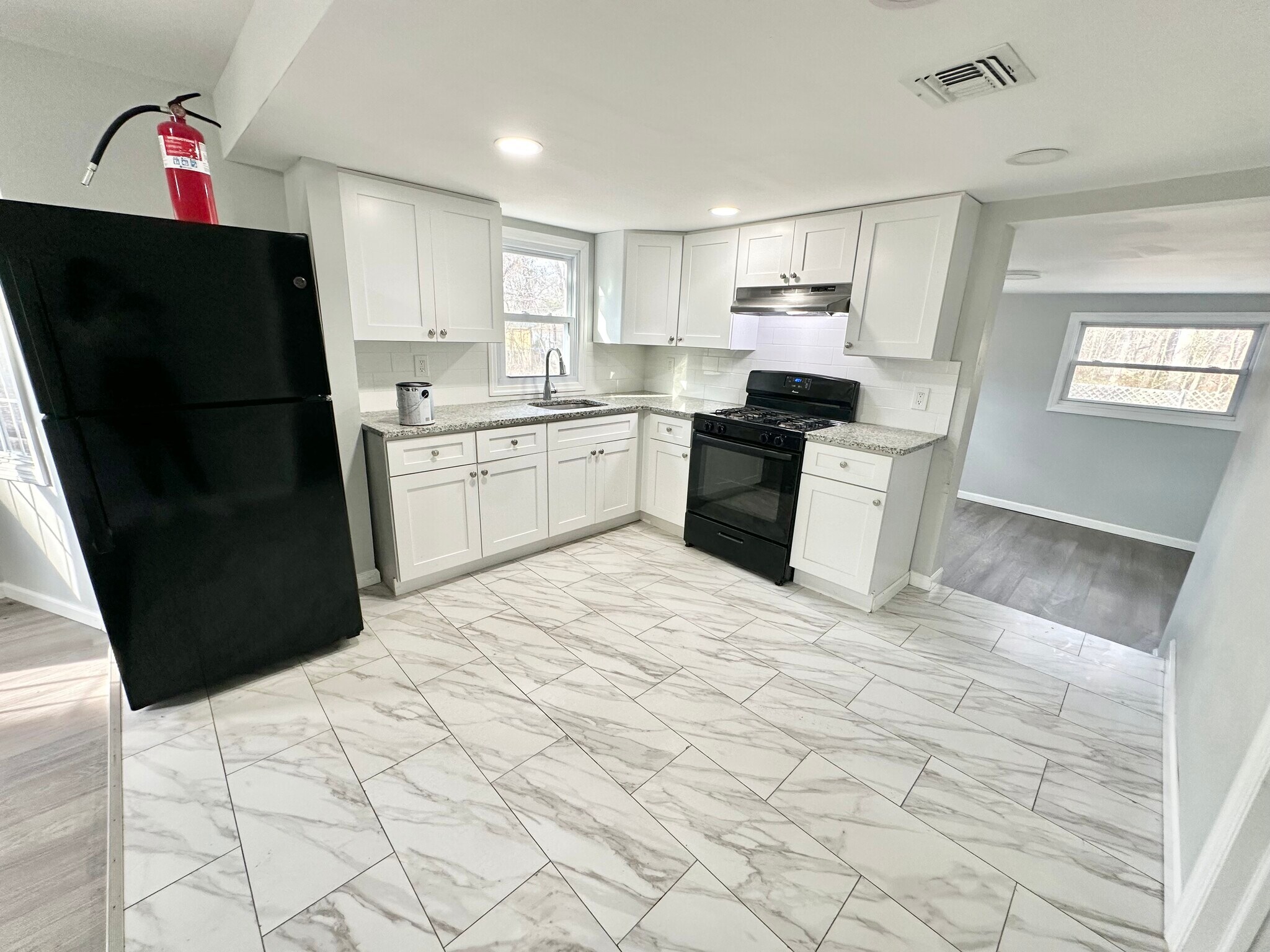 Building Photo - 63 Gentian St