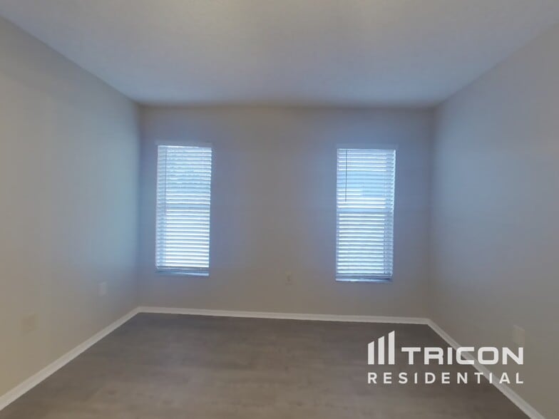 Building Photo - 714 49th St E