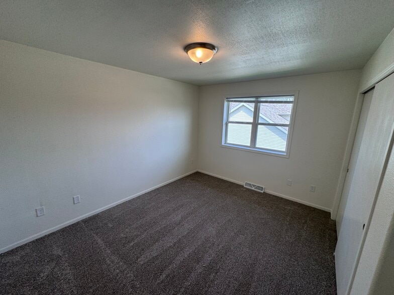 Building Photo - 629 E Pine St