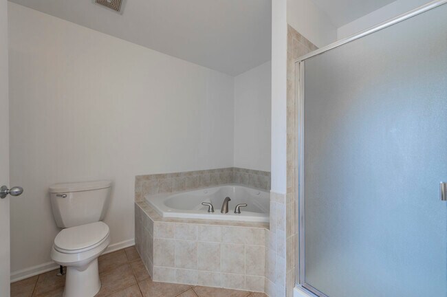 Building Photo - 1226 Bradley Cir