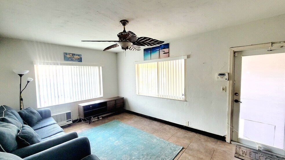 Building Photo - 7400 Harding Ave