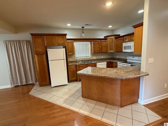 Building Photo - 2647 Legends Dr