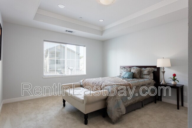 Building Photo - 15850 Bella Tierra Ct