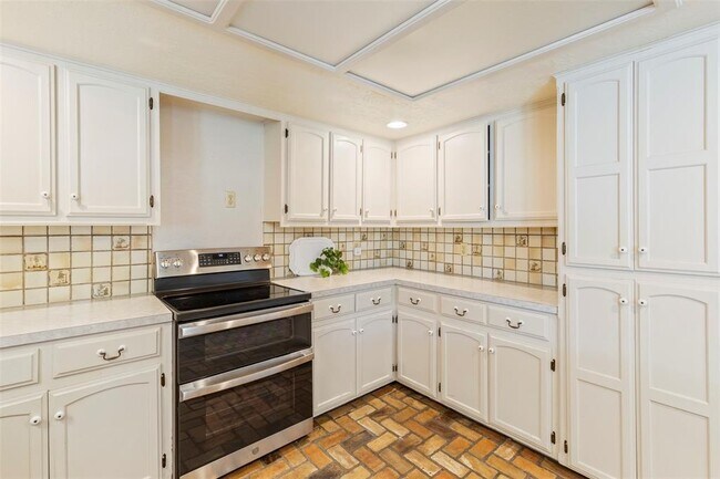 Building Photo - 57 Serenada Ln