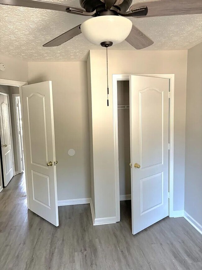 Building Photo - 3 Bed and 2 Bath Home in Atlanta!