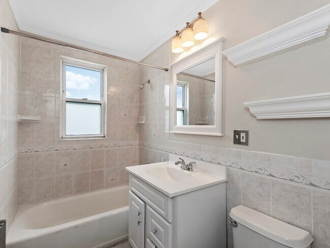 Building Photo - 39 Rosemont St