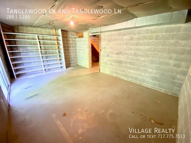 Building Photo - 442 Tanglewood Ln
