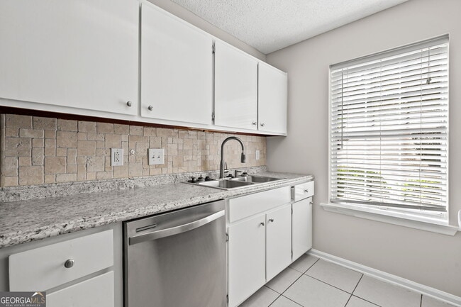 Building Photo - 5313 Waverly Trce