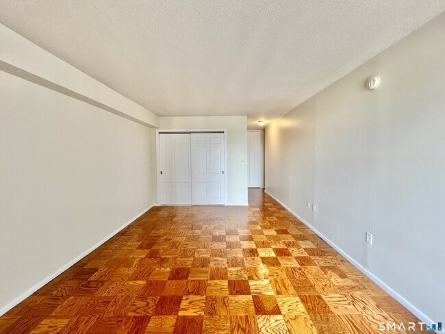 Building Photo - 44 Strawberry Hill Ave