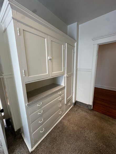 Building Photo - 1006 E State St