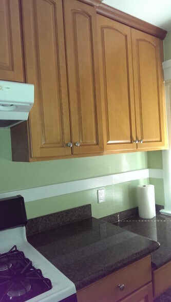 Building Photo - 915 Grand Ave