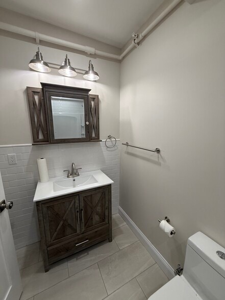 Building Photo - 31 Kirk St