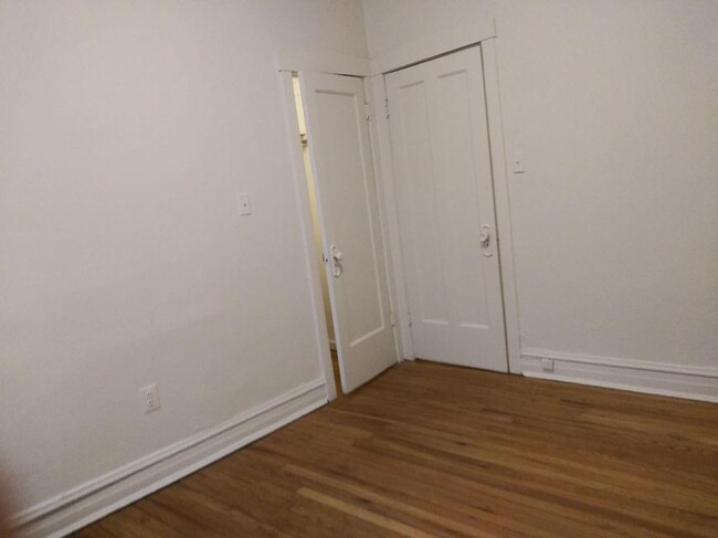 Building Photo - 2 bedroom in Chicago IL 60657