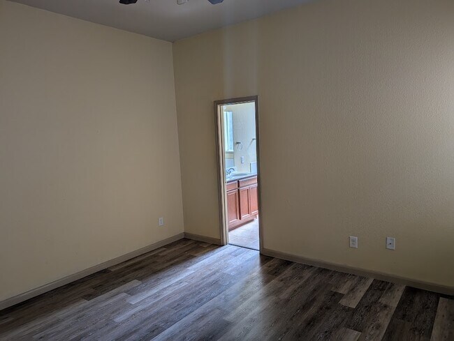 Building Photo - 21383 Village Crossing Ln