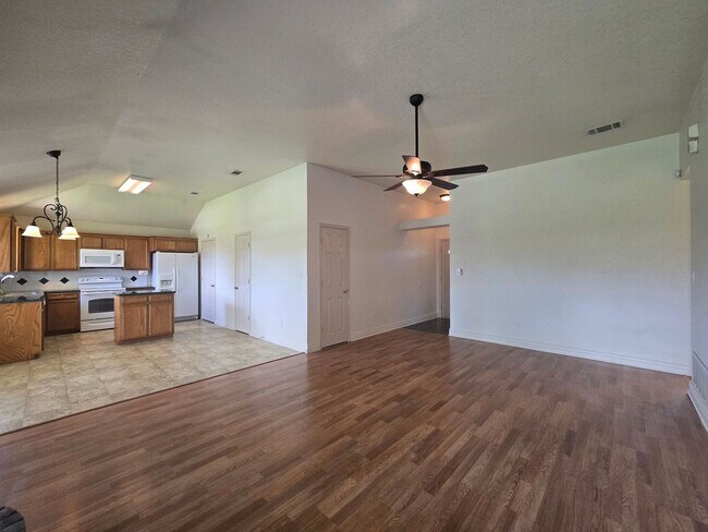Building Photo - 2305 Amethyst Dr