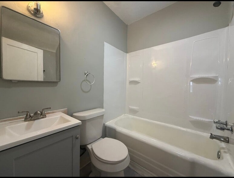 Building Photo - 3058 W 116th St