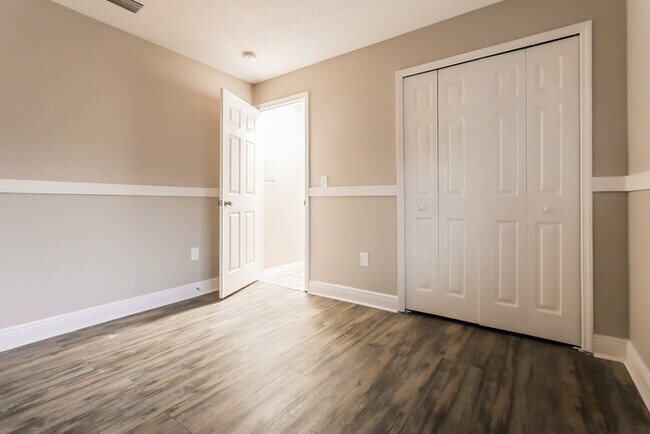 Building Photo - 3007 Summer House Dr