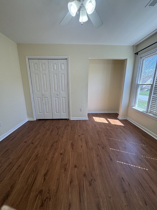 Building Photo - "Charming 3-Bedroom Retreat with Fireplace & Hardwood Floors in Fletcher, NC"