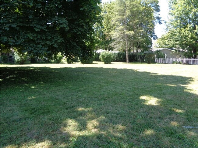 Building Photo - 209 Winding Way