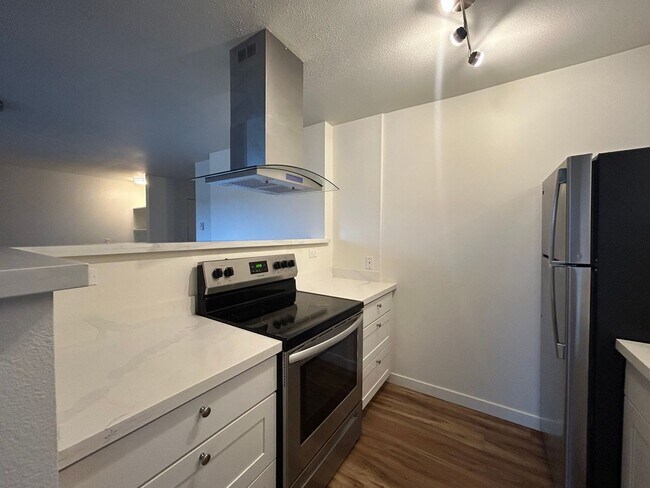 Building Photo - Updated 2bed/1bath Apartment in Prime Redmond Location!