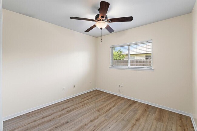 Building Photo - 1501 Catherine Ct