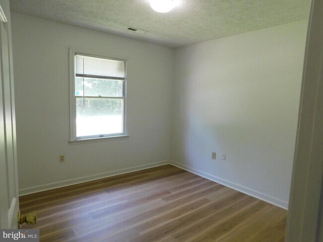 Building Photo - 100 Pinto Trail