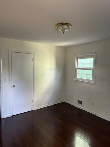 Building Photo - 36 Chester Ave