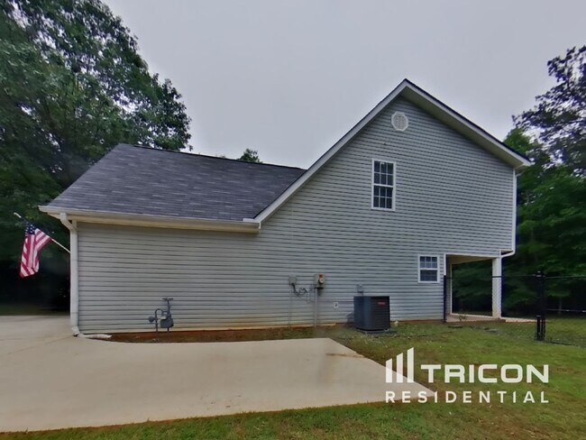 Building Photo - 25 Alley Cir