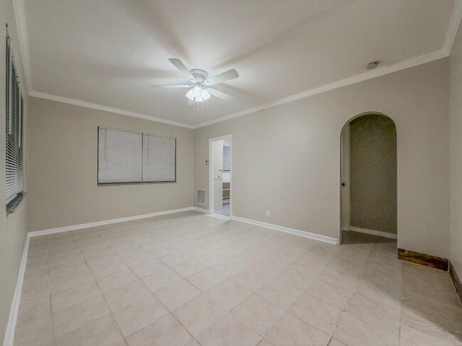 Building Photo - 2680 Hinda Rd