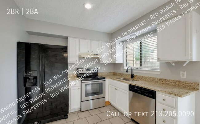 Building Photo - 5806 Rue Royale